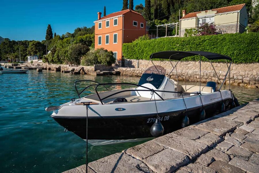 Dubrovnik: Private speedboat tour of Elafiti islands - Drinks, local food, and what is not included
