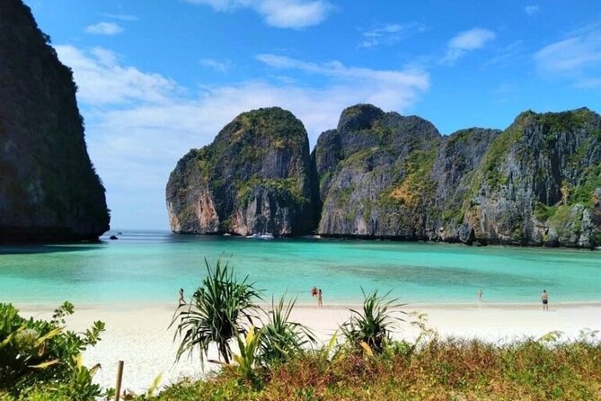 Early Bird Phi Phi and 4 Islands Tour by Speedboat from Krabi - Chicken Island and the Talay Waek sandbar