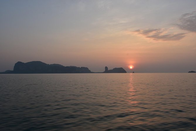 Early Bird Phi Phi Island & 4 Islands Speed Boat Tour from Krabi - Why the early start matters at Maya Bay