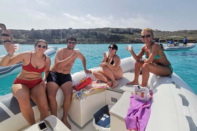 Favignana and Levanzo: Island tour by rib boat from Trapani - Grotta degli Innamorati by fishing boat