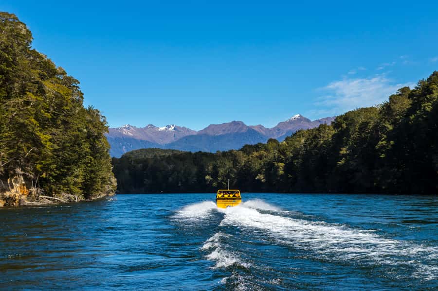 Fiordland: Jet Boat & Nature Walk Experience from Te Anau - Reaching Lake Manapouri and its mountain views