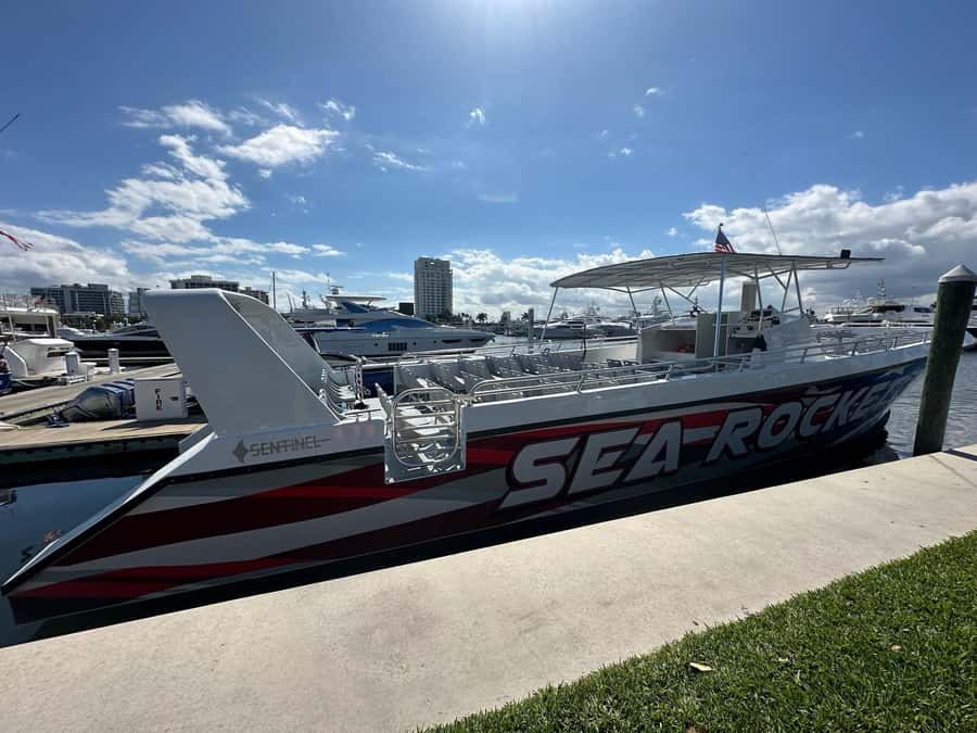 Fort Lauderdale: Sea Rocket Ocean Speed Boat Cruise - From Bahia Mar to the Intracoastal Waterway