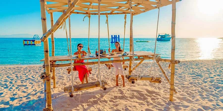 From Hurghada: Hula Hula Island Speedboat Tour with Dolphins - Hula Hula Island, the main beach stop