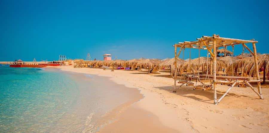 From Hurghada: Hula Hula Island Speedboat Tour with Dolphins - Abu Minqar Island and the value of a quick photo stop
