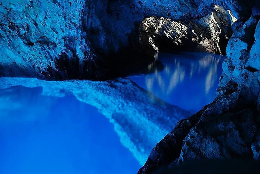 From Hvar: Blue cave group speedboat tour full day - Green Cave offers a more active stop