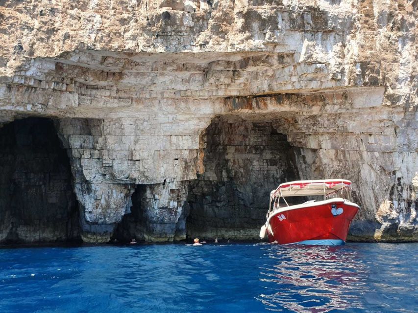 From Hvar: Vis Island and Blue Cave Speedboat Tour - Boat comfort, crew style, and group size