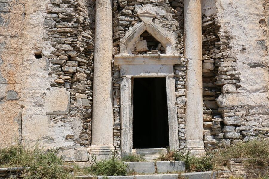 From Ios: RIB Boat Trip to Sikinos Island and Winery Tour - A traditional coffee shop and a pause in the day