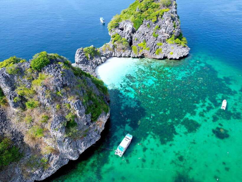 From Koh Lanta: Koh Haa & Koh Rok Snorkel Tour by Speedboat - A fast boat, but not always a gentle one