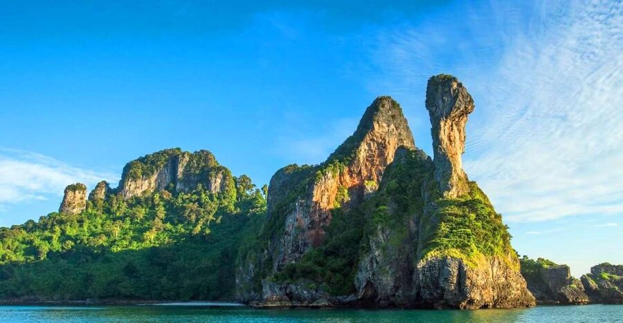 From Krabi: 4 Islands Snorkeling Tour by Speed Boat - Tup Island and the sand path that depends on the tide