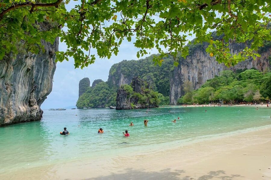 From Krabi: Hong Islands Day Trip by Speedboat with Lunch - Hong Lagoon and its tall surrounding cliffs