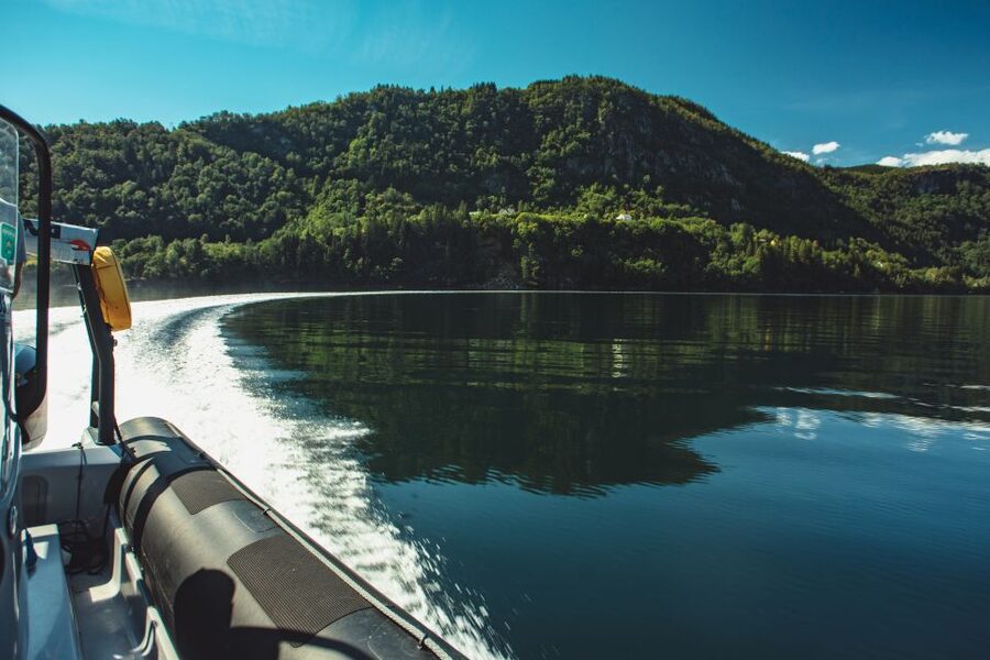From Norheimsund: Hardangerfjord & Fyksesund RIB Fjord Tour - Turning into Fyksesund for 50 quiet minutes
