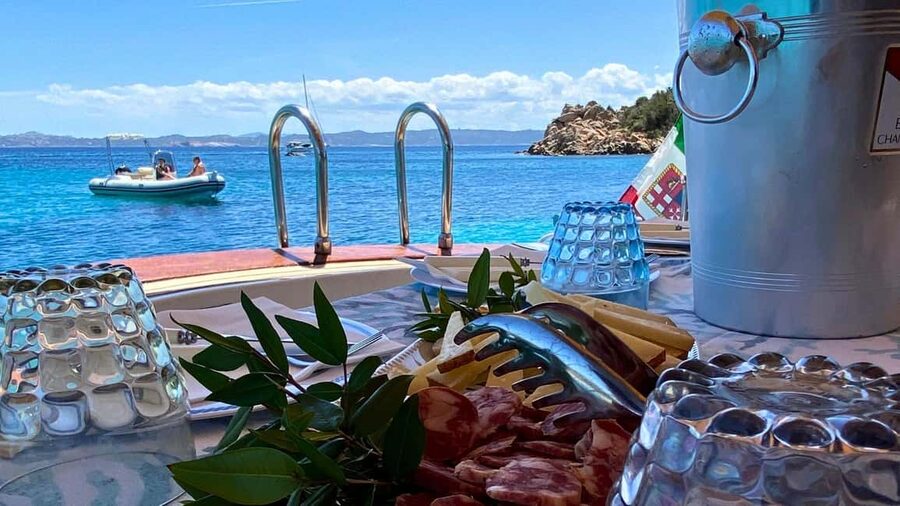 From Palau: South Corsica Trip by Wood Speedboat with Lunch - Lavezzi and Cala Acciarino