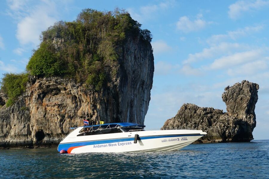 From Phuket: Phi Phi Islands Speedboat Trip & Lunch - Pileh Lagoon, Pileh Cove, and Viking Cave
