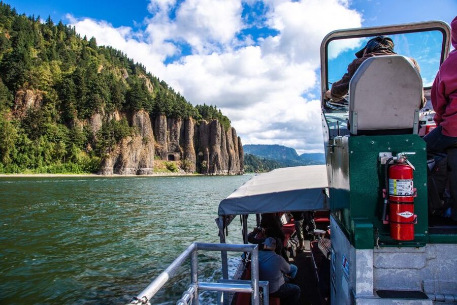 From Portland: 7 Wonders of the Gorge Jetboat Cruise - Turning toward the Columbia River Gorge