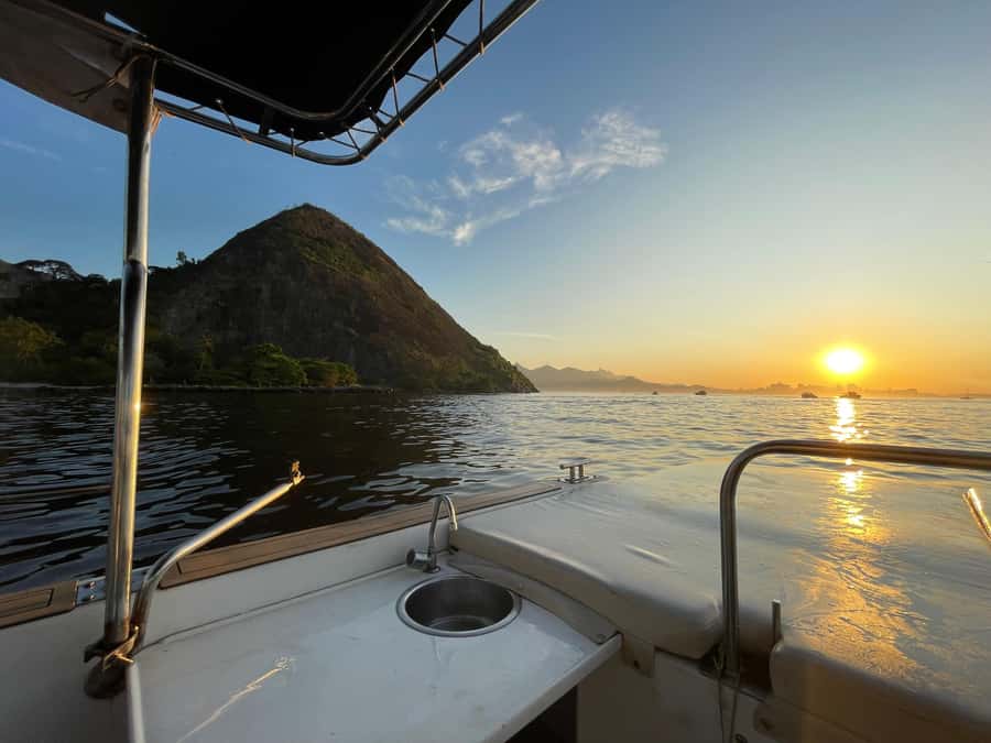 From Rio de Janeiro: Private Speedboat Tour - What the sailor adds to the day