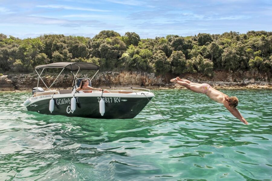 From Rovinj: Sea Caves & Sandy Levan Island Speedboat Tour - An eight-hour escape from Rovinj