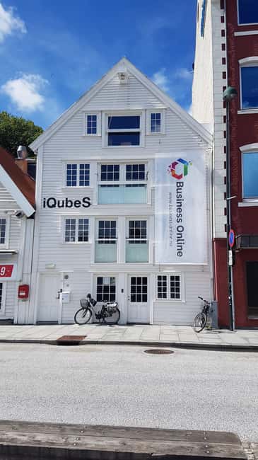 From Stavanger: Lysefjord RIB Boat Tour with Boathouse Visit - Guide quality and the value of a small group