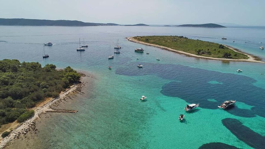 From Trogir/Kaštela: Private Blue Lagoon Speedboat Cruise - A private route through three sides of island life