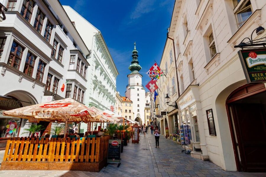 From Vienna: Guided Tour to Bratislava with Speed Boat Ride - How much time do you really need in Bratislava?
