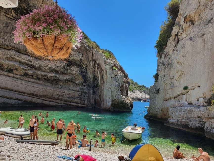 From Vis: Speedboat tour - Vis, Biševo & Blue Cave (shared) - The Blue Cave works best as an early stop