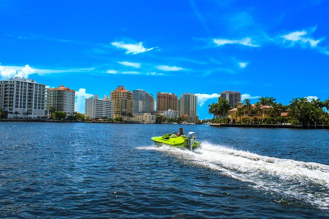 Ft. Lauderdale Mini Powerboat Rental. Canal, Yacht, Mansion Tour - How the staff and equipment shape the experience