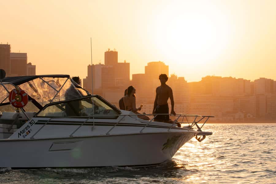 Glória: Sunset Speedboat Cruise with Drinks and Snacks - Boarding at Marina da Glória