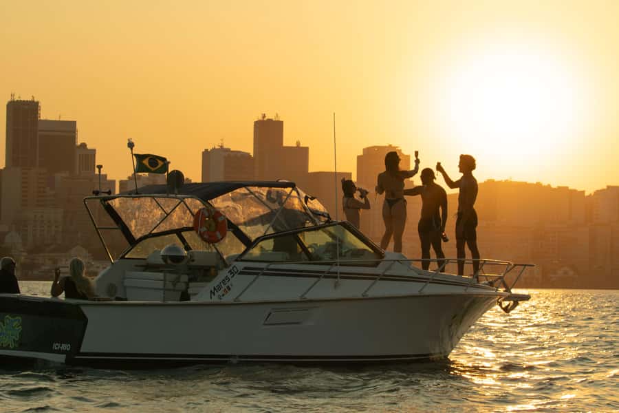 Glória: Sunset Speedboat Cruise with Drinks and Snacks - Sunset views from the middle of Guanabara Bay