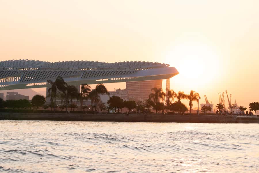 Glória: Sunset Speedboat Cruise with Drinks and Snacks - What is included, and what the $63 price buys you