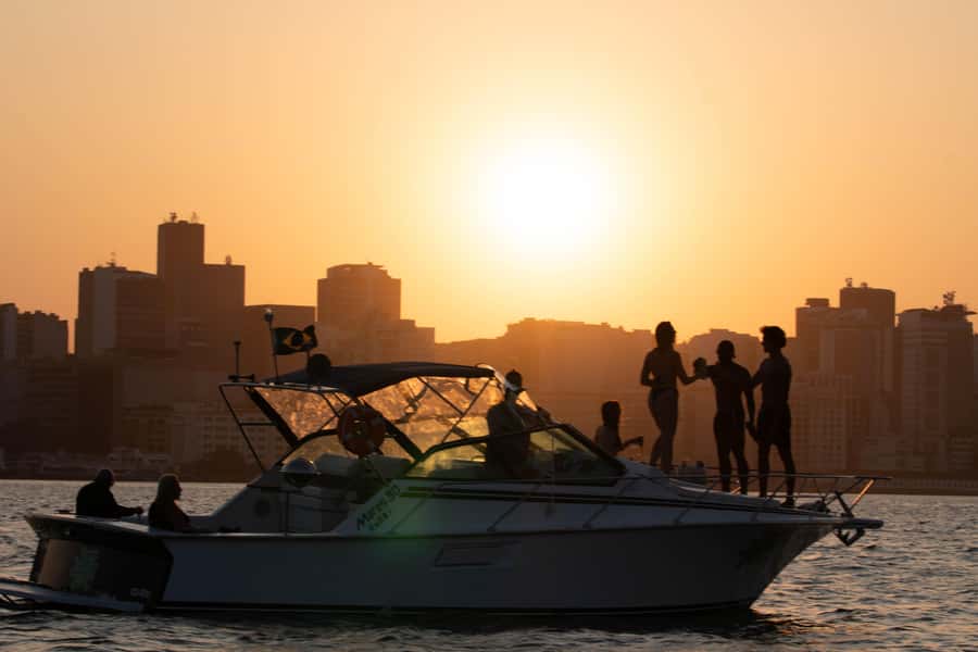 Glória: Sunset Speedboat Cruise with Drinks and Snacks - The guides can shape the whole experience