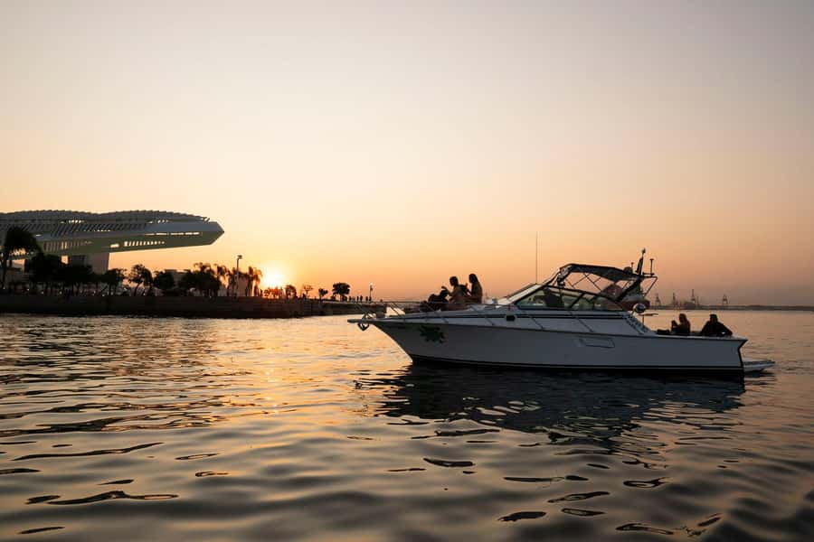 Glória: Sunset Speedboat Cruise with Drinks and Snacks - What to bring for a comfortable three hours