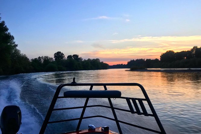 Guided Jetboat Tour for Six -Private - A private jetboat ride on the Willamette