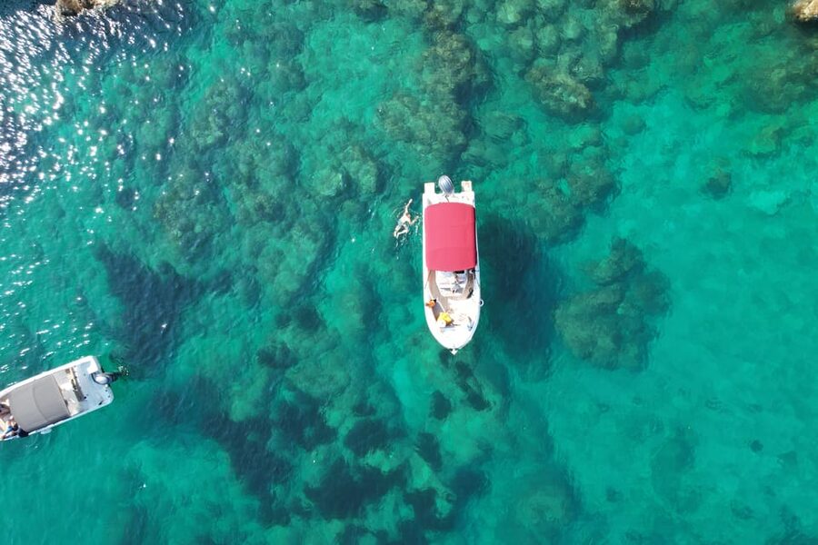Half day speedboat tour - find caves and enjoy swimming - The skipper and private-group atmosphere