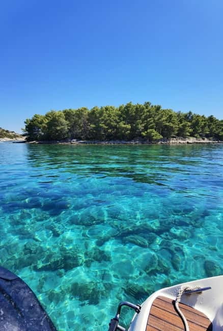 Half-day speedboat trip from Zadar with drinks - Preko: Coffee, a Walk, and Time to Swim