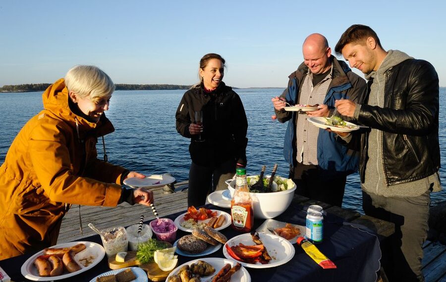 Helsinki: Archipelago RIB Boat Tour with BBQ Lunch and Sauna - Speeding through Helsinki’s eastern islands