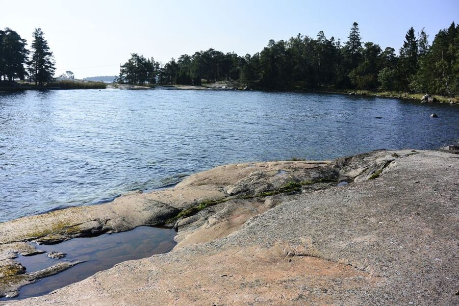 Helsinki: RIB Tour to Local's Cottage with BBQ and Sauna - Heating the genuine wood-fired sauna