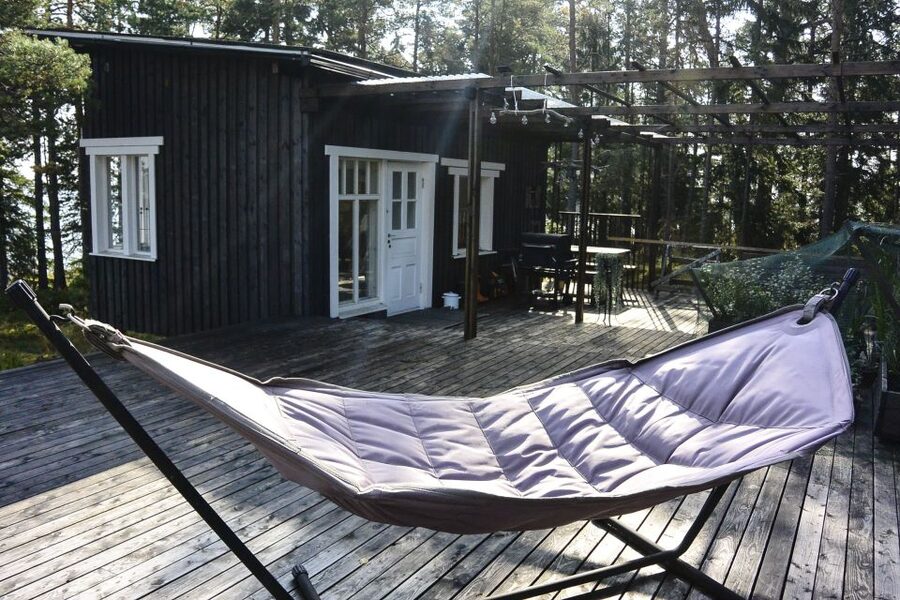 Helsinki: RIB Tour to Local's Cottage with BBQ and Sauna - Who will enjoy this most