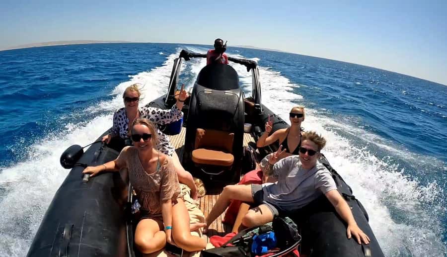 Hurghada: Dolphin House & Water sports Banana by Speedboat - Who will enjoy this most?