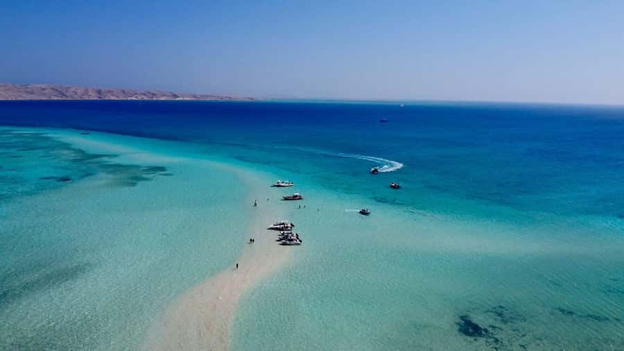 Hurghada: Private Luxury Speedboat W Snorkelling & Fruits - Magawish Island and the choice between stops