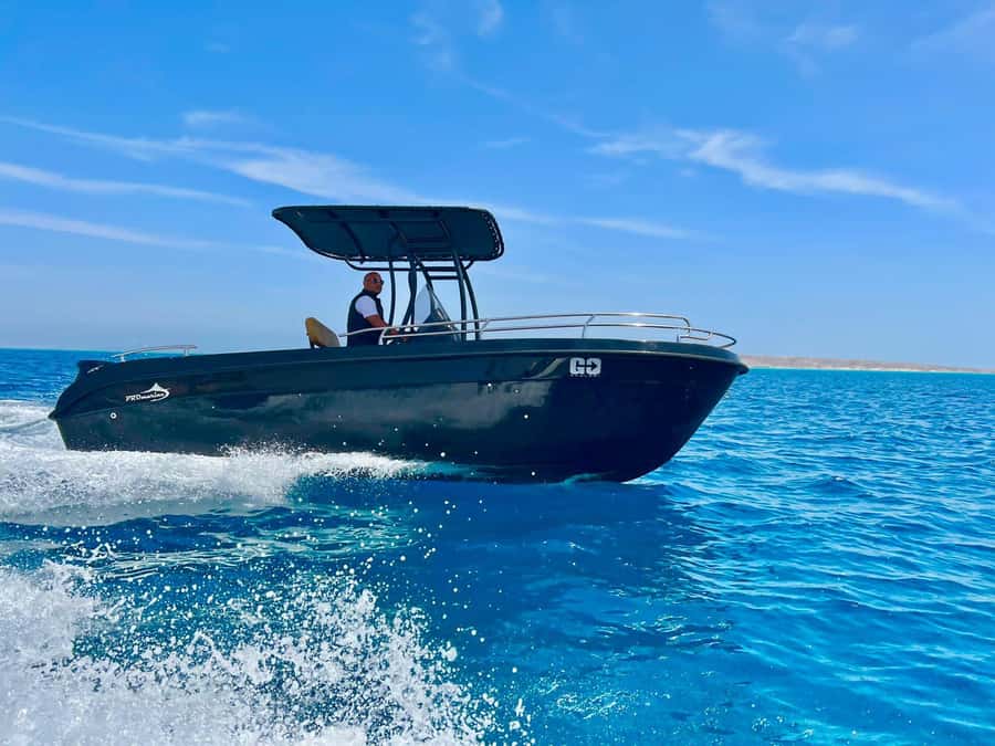 Hurghada: Private Speedboat Adventure with Snacks & Pick-up - Abu Ramada and sea turtles