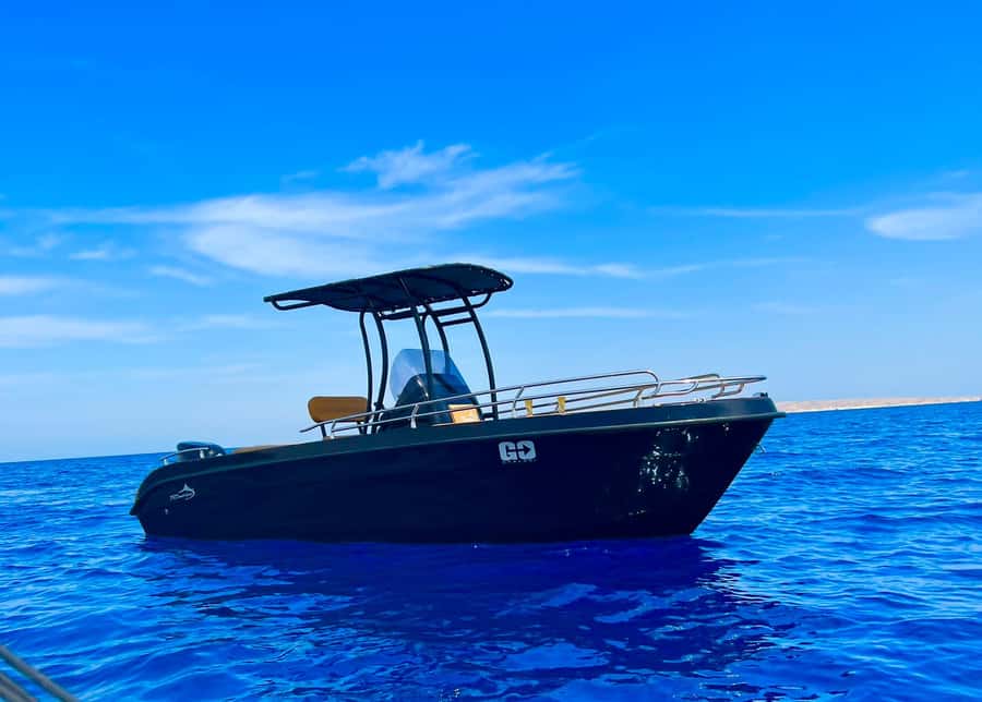 Hurghada: Private Speedboat Adventure with Snacks & Pick-up - Food, drinks, photos, and optional parasailing