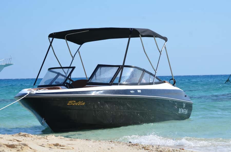 Hurghada: Private Speedboat to Magawish Island - Leaving Hurghada by van and speedboat
