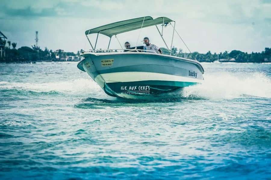 Ile aux Cerfs Speedboat Trip & Transport: Private or Shared - A beach barbecue at Ilot Mangenie