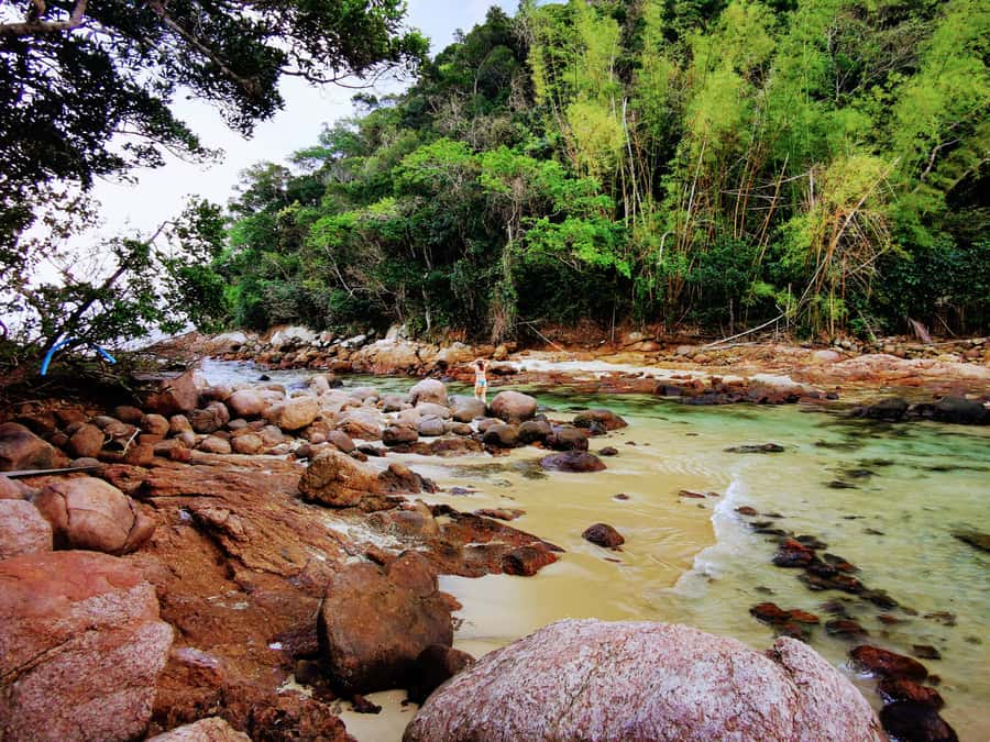 Ilha Grande: 6-Hour Speedboat Tour to Blue and Green Lagoons - Crowds, beach boarding, and mobility limits
