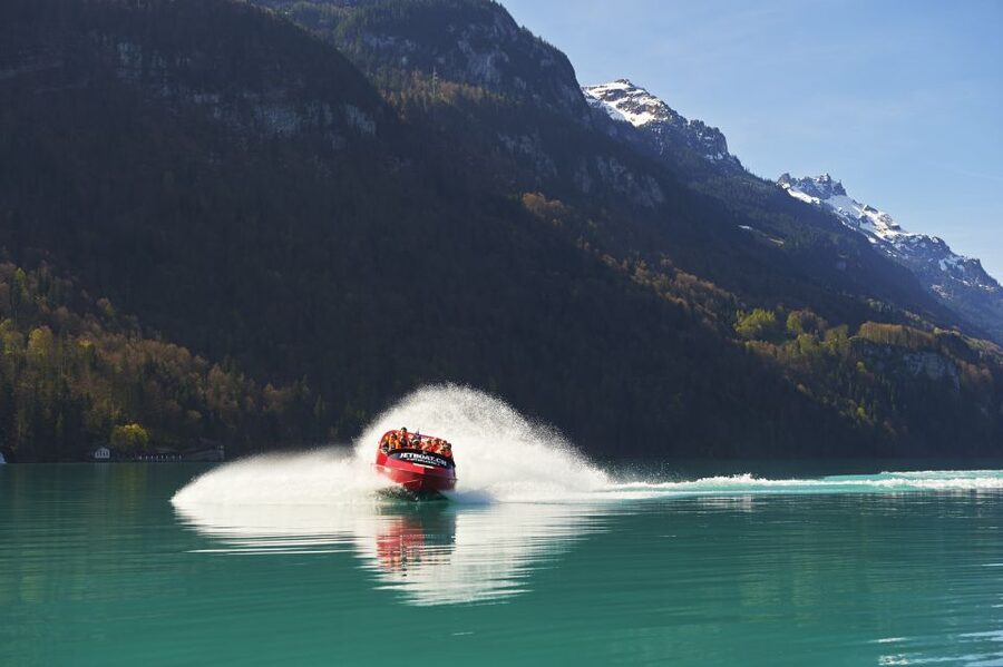 Interlaken: Scenic Jetboat Ride on Lake Brienz - When the captain turns up the speed