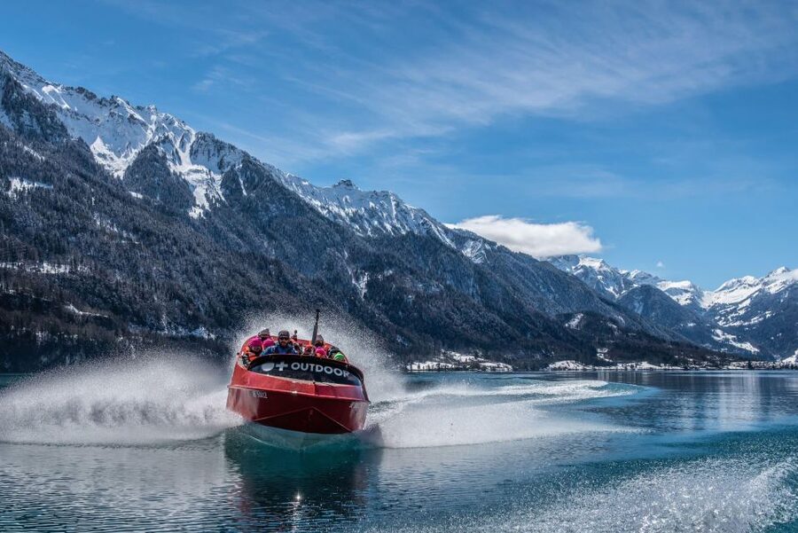 Interlaken: Winter Jetboat Ride on Lake Brienz - Getting ready for a winter boat ride