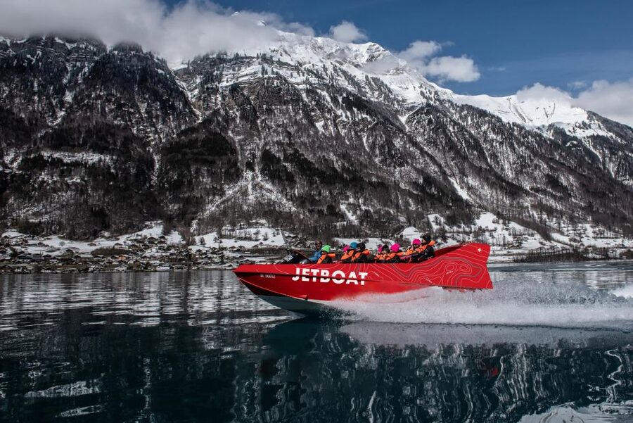 Interlaken: Winter Jetboat Ride on Lake Brienz - What the included gear means for you