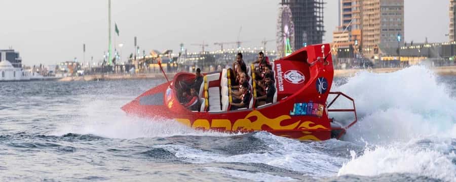 Jeddah: Red Sea Speedboat Tour with Captain - The first 15 minutes along the Corniche