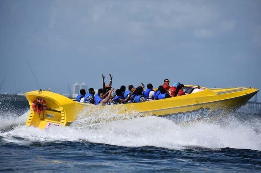 Jeddah: Red Sea Speedboat Tour with Captain - Al Rahmah Mosque and the final 10 minutes