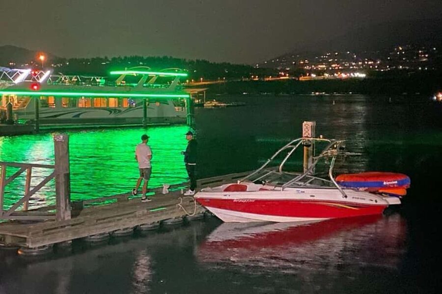 Kelowna: StarCraft C1700 Speed Boat Rental - Taking the wheel of the StarCraft C1700