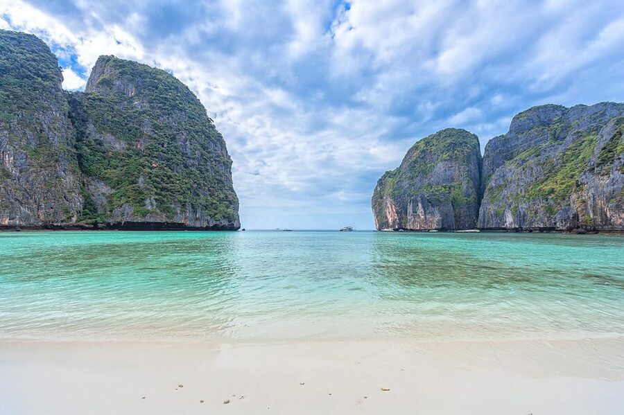 Ko Lanta: Maya Bay & Phi Phi Islands Full-Day Speedboat Trip - Monkey Island and the importance of loose belongings